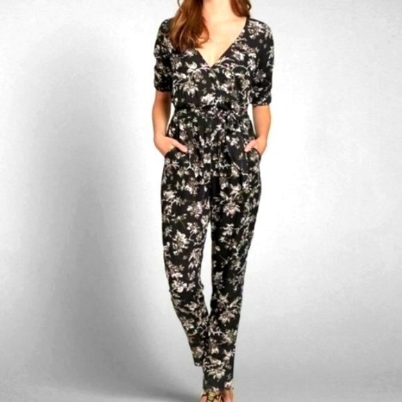 Abercrombie & Fitch Floral Jumpsuit Black Size Small - Picture 1 of 16